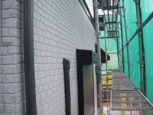 足場を架けます